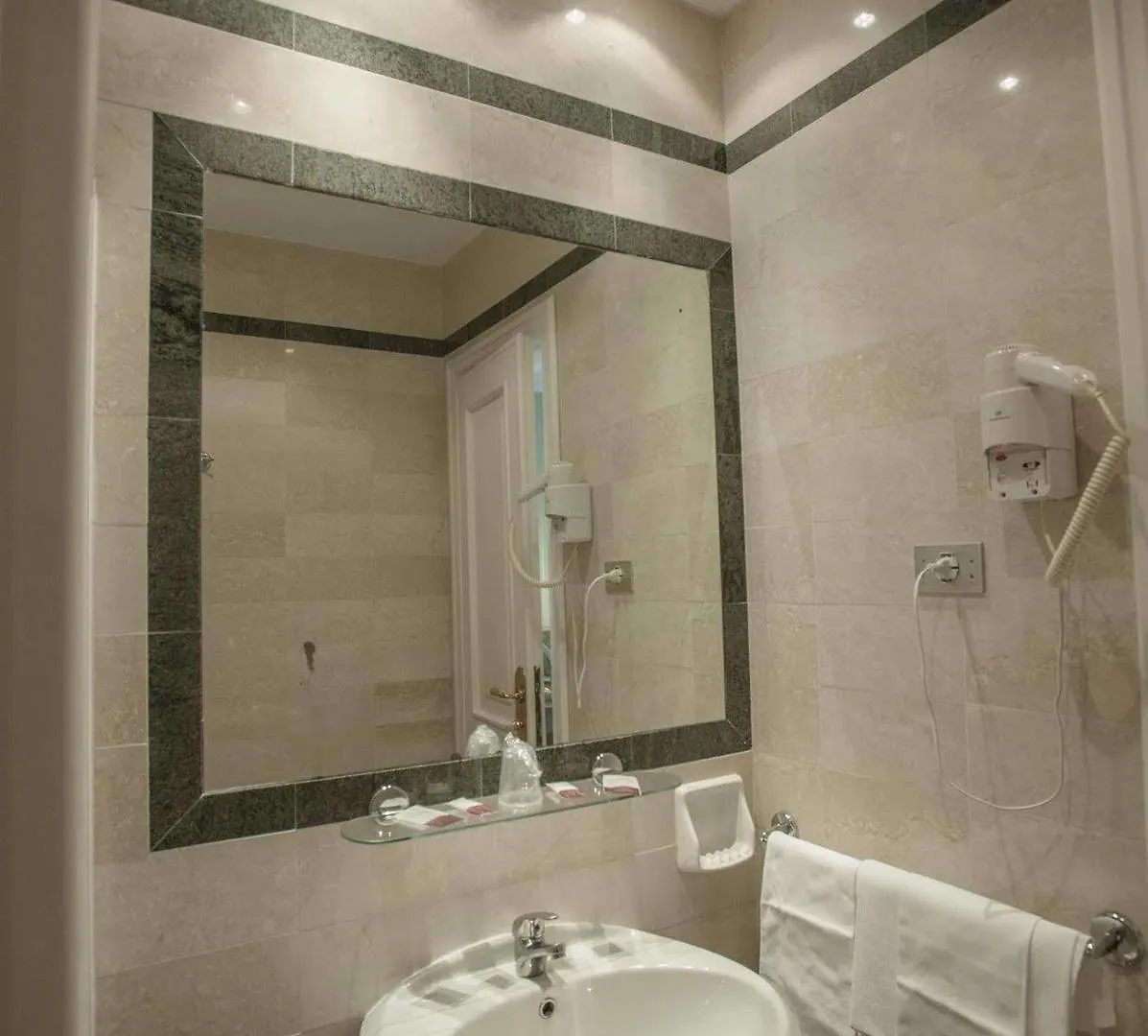 Hotel Villa Torlonia Rome 4*,  Italië